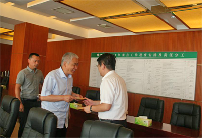 开云体育控股党委慰问困难党员活动